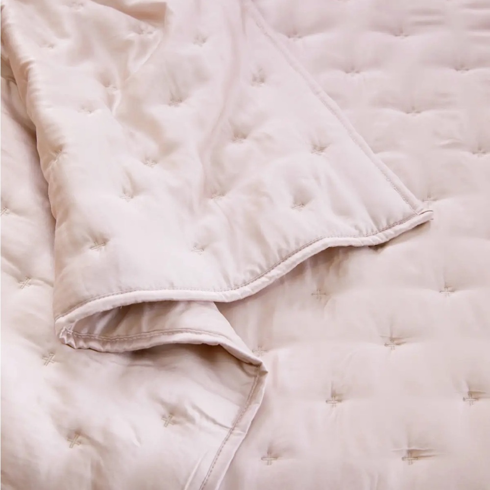 NWOT QUINCE Bamboo Dream Quilt Full/Queen Soft Blush 5307 - Picture 2 of 4